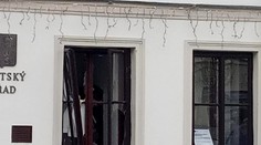 Policie odložila výbuch na radnici. Nikdo za něj pykat nebude