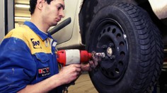 RADY ODBORNÍKA: Jak připravit auto na jaro