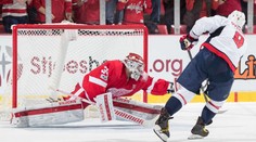 Mrázek čaroval proti Ovečkinovi, Zacha dal gól a Jágr nahrával