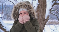 Udeří silné mrazy. Meteorologové řekli, kdy začne v Česku pořádně sněžit