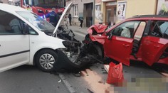 Při čelní srážce na Rakovnicku se zranilo pět lidí včetně dětí. Pro dva letěl vrtulník