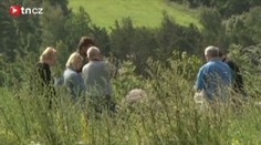 Mrtvá sedmnáctiletá dívka ležela na okraji Prahy
