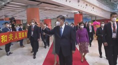 Příjezd se vší parádou. Tak vypadal návrat čínského prezidenta z Hongkongu