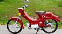 Legenda se vrací. Elektrický Pionýr se leskne mezi hity Motosalonu