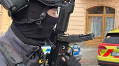 Drama v Nuslích: Muž se chtěl zabít, zaútočil na policisty. Ti ho zastřelili