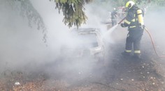 Další požár elektromobilu. Přestavěný malý peugeot na baterky lehl popelem