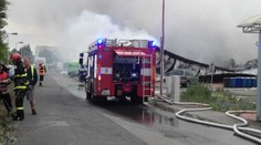 Mohutný požár haly v Letňanech! Krotilo ho 14 jednotek hasičů