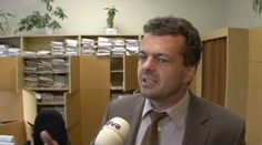 Soudce vysvětluje, proč poslal vyznamenané pěstouny do vazby