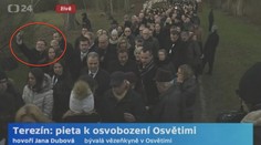 Trapas! Škromach fotil selfie v koncentráku! Načapaly ho kamery