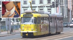 Tramvaj zachytila malého chlapce, několik metrů ho za sebou vláčela