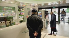 Lékárny ve Švédsku chtějí regulovat prodej kosmetiky proti stárnutí. Nakupují ji děti