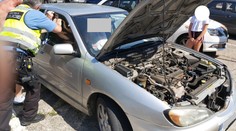 Rozbitá elektronika uvěznila ženu v Pardubicích v autě, nemohla ven