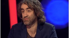 Kohák se zbláznil? Ve Tváři líbal chlapa přímo na podiu! VIDEO