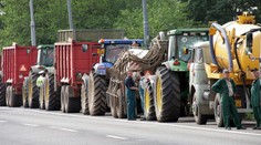 LETECKÉ ZÁBĚRY: Zemědělci ucpali silnice kvůli mléku