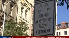 Auta městské policie blokují parkoviště vyhrazená pro řidiče!
