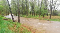 MAPY: Meteorologové zpřísnili výstrahu před povodněmi. Stále varují před větrem