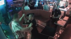 Opilý policista napadl hosta v klubu, hrozí mu vyhazov