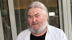 Z kriminálu přes hudbu až do Sněmovny. Všeuměl František Ringo Čech slaví 80