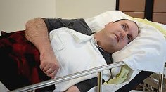 Převrat v medicíně: Scott leží v těžkém komatu, ale vnímá