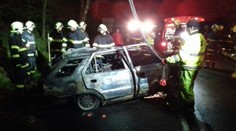 Nehoda na Benešovsku má jednu oběť. Auto po nárazu shořelo