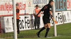 Německý rozhodčí pobavil diváky, vytasil dvě žluté karty najednou