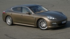 EXKLUZIVNĚ: Test ČTYŘMÍSTNÉHO PORSCHE Panamera!