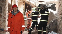 Hasiči: Dělníky považujeme za živé, i když jsou pod tunami suti