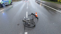 Řidič srazil cyklistu a ujel. Pak se na místo vrátil, ale nepomohl mu