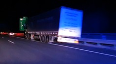 Hromadná nehoda 13 aut brzdila provoz na dálnici před Prahou