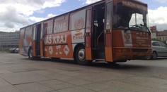 Rath má na volby vlastní autobus