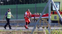 Strašlivé neštěstí na dálnici. Řidič (24) a žena (20) mrtví, dítě (2) těžce zraněné