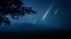 Čeká nás nebeské divadlo. Oblohu nad Českem v noci rozzáří dračí meteory
