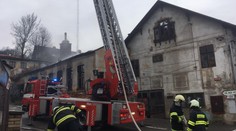 Doupě bezdomovců ve Vimperku lehlo popelem. Uvnitř nikoho nenašli