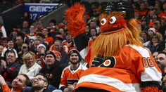 Bláznivý maskot Gritty má problém. Řeší se, zda nezranil 13letého kluka