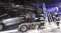 Kvůli prasklé pneumatice shořel návěs i s naloženými novými auty