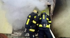 Na Děčínsku hořel rodinný dům. Jeden člověk skončil v nemocnici