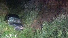 Chlapec (11) na Ukrajině vezl autem domů opilého otce, při nehodě zemřel
