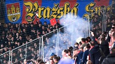Bylo to šílené, říká zraněný fanoušek Slavie z derby. Policie hledá viníka