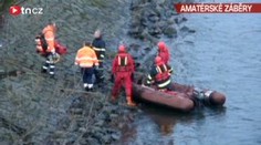 Hasiči vylovili v Praze u Hlávkova mostu z Vltavy opilého bezdomovce