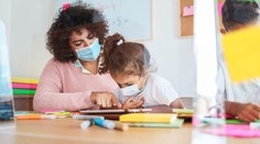 Covid drtí učitele, po záchranářích jsou nejvíce zasaženou skupinou