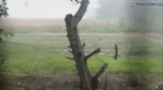 Jako po bombardování! Obří kroupy nadělaly ze střech ementál!