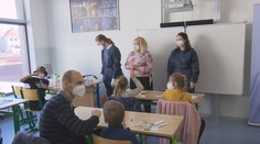 Děti čeká návrat do škol. Řadě rodičů se nelíbí povinné testování