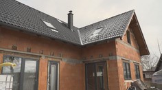 Lidé se snaží na stavbách více ušetřit. Domy si staví svépomocí