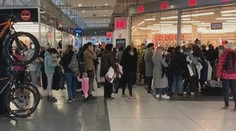 Slovensko otevřelo obchody. Zboží za euro vyvolalo nákupní šílenství