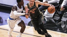 Satyho Bulls podlehli Lakers. Curry překonal legendu ze síně slávy