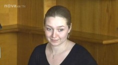 Žena načapala zloděje při krádeži, tak ho zamkla v autě!