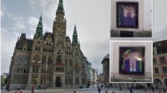 Galerie v Liberci vystavila na ulici nemravné obrazy. Obyvatelé zuří!