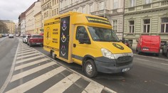 Města bojují s nelegální reklamou. Objevuje se na odstavených autech, úřady zuří