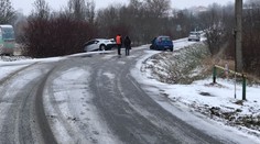 Sníh komplikuje dopravu! Silnice kloužou, tvoří se dlouhé kolony