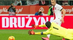 Miláček davu: Polský fotbalista vstřelil gól a uctil oběti v Paříži!